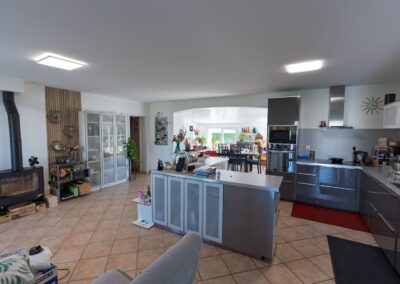 luminaire du client à 6000 K qui s'accorde avec perfection au ruban intégré du conduit de lumière