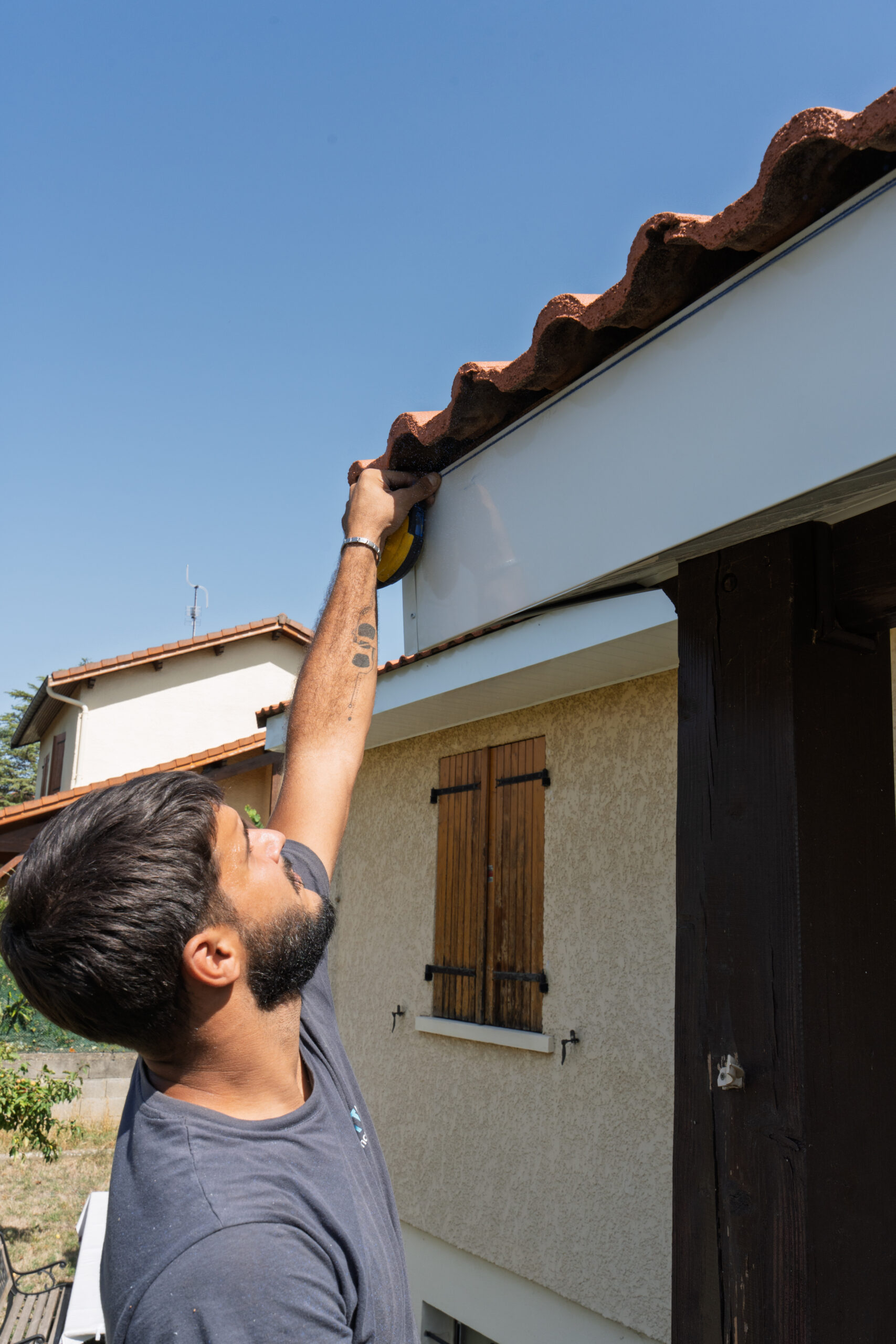 traçage de la pente pour la pose de gouttiere aluminium